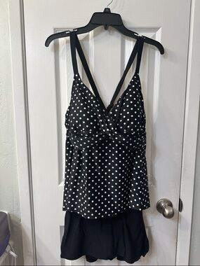Ava Viv 18W Black & White Polka Dot V-Neck Tankini Top and skirted swim bottom